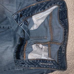 American Eagle Light wash Hi-Rise Jeggings size 2!